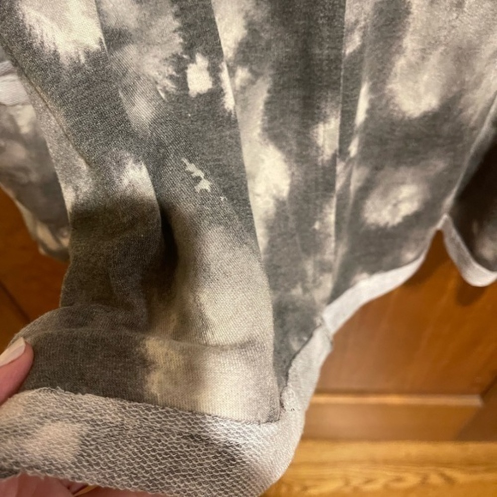 Light weight tie dye grey sweatshirt - Picture 3 of 4
